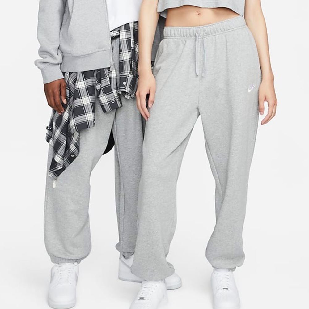 Nike Sportswear Club Fleece Mid-Rise Oversized Sweatpants Joggers Heather Gray M